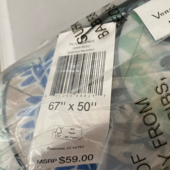 Vera Bradley picnic blanket in sketched medallion - Picture 3 of 4